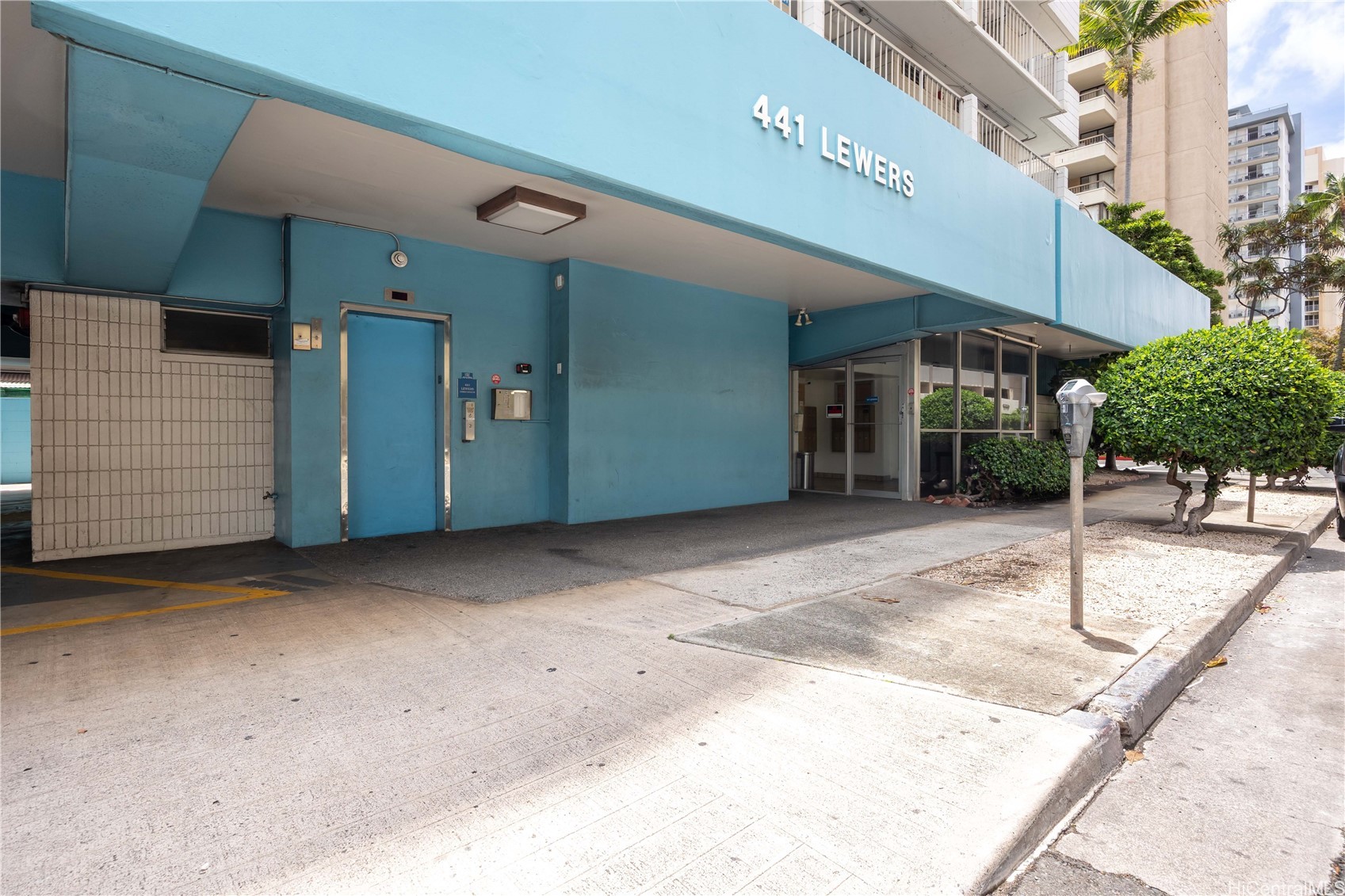 441 Lewers Street 301