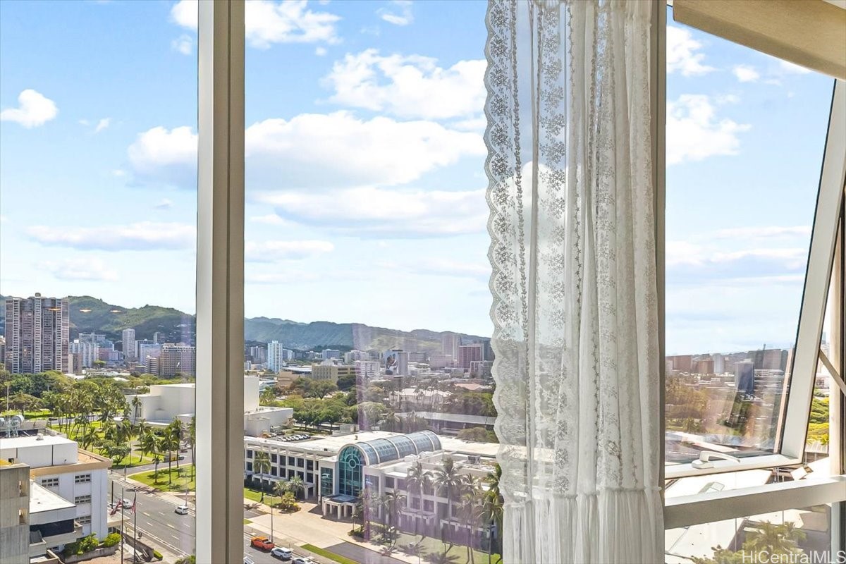 888 Kapiolani Boulevard 1512