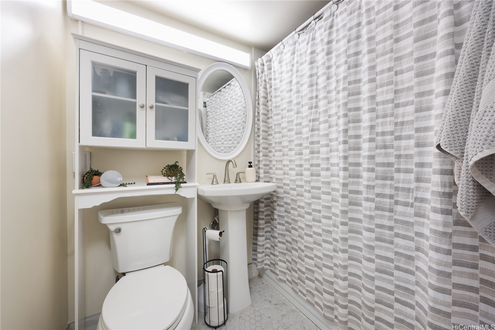 1415 Victoria Street 908