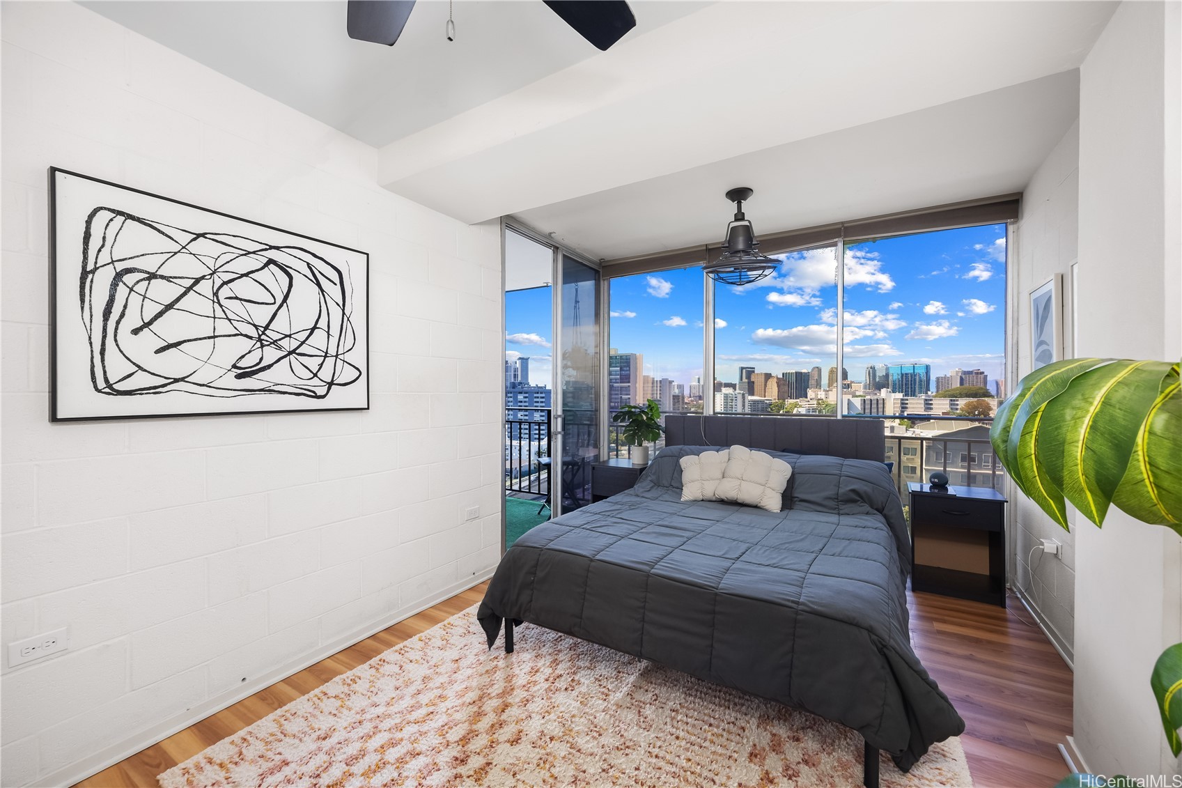 1415 Victoria Street 908