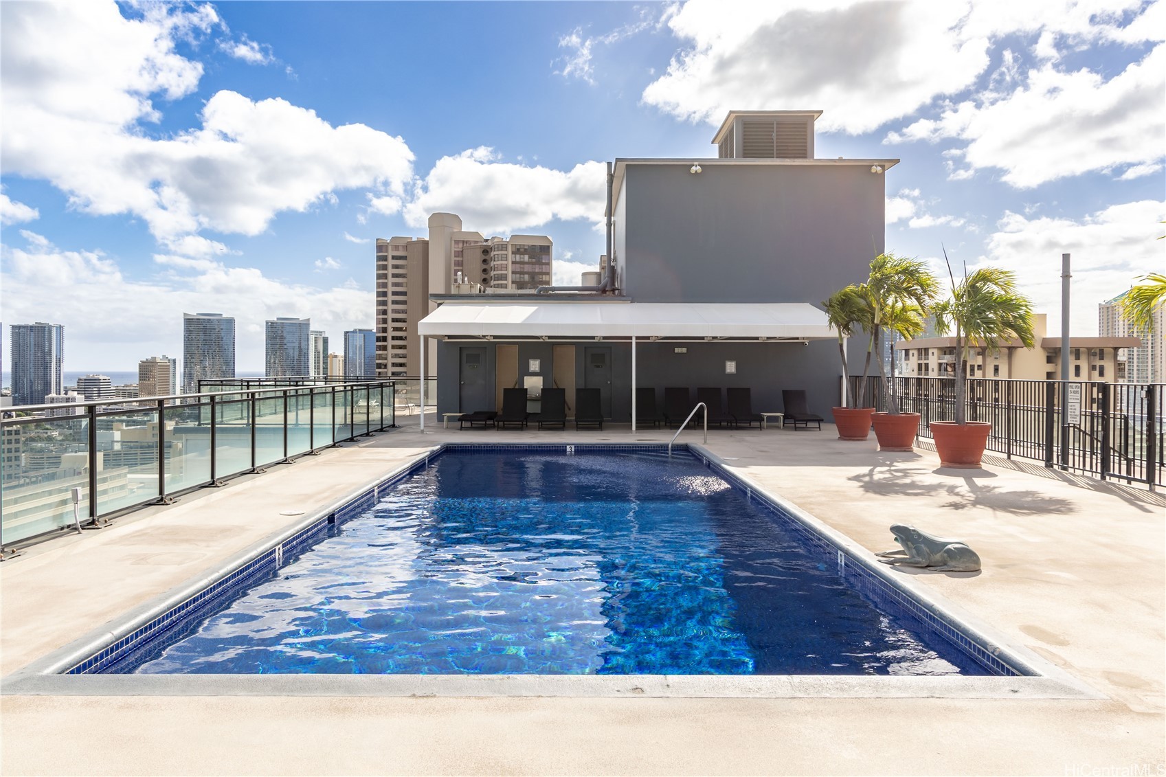 1415 Victoria Street 908