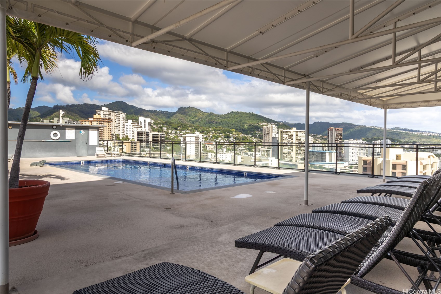 1415 Victoria Street 908