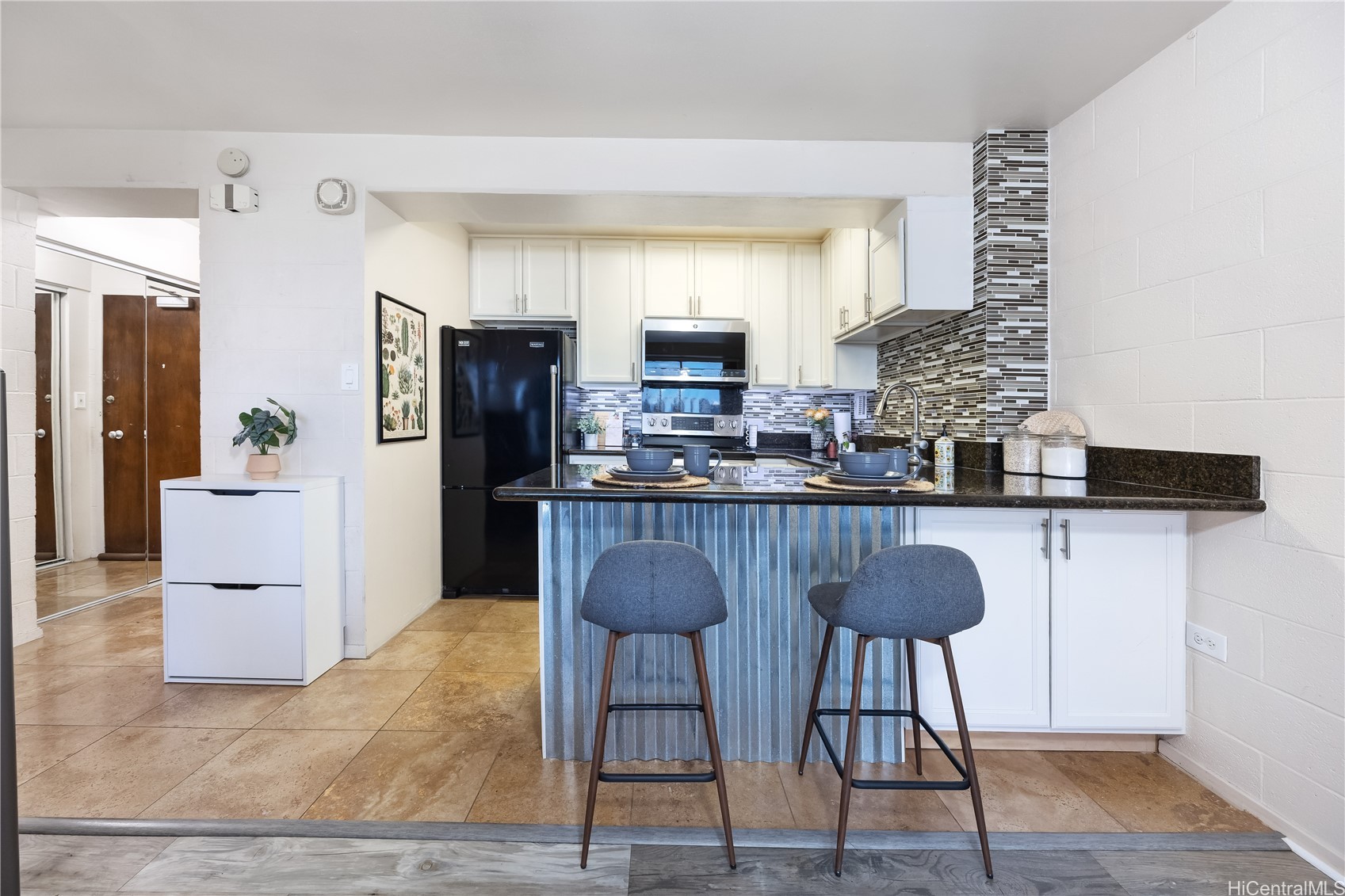 1415 Victoria Street 908