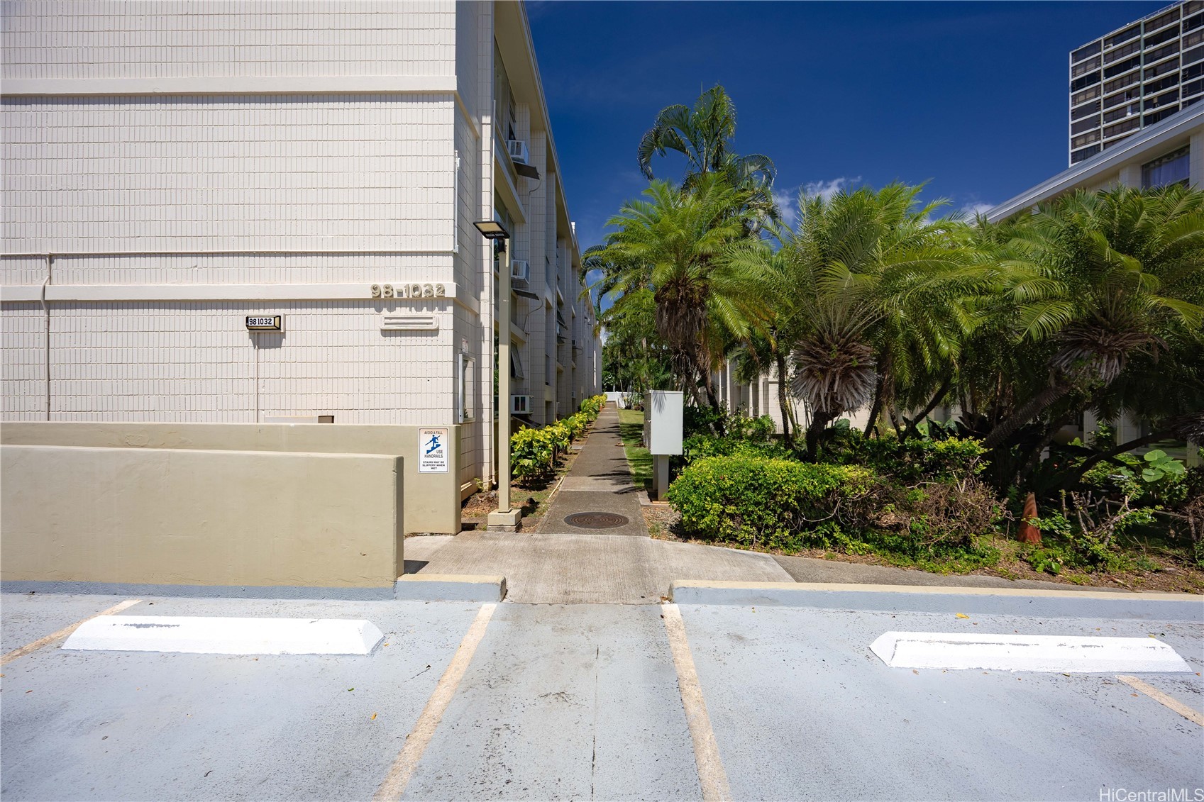 98-1032 Moanalua Road 3-305
