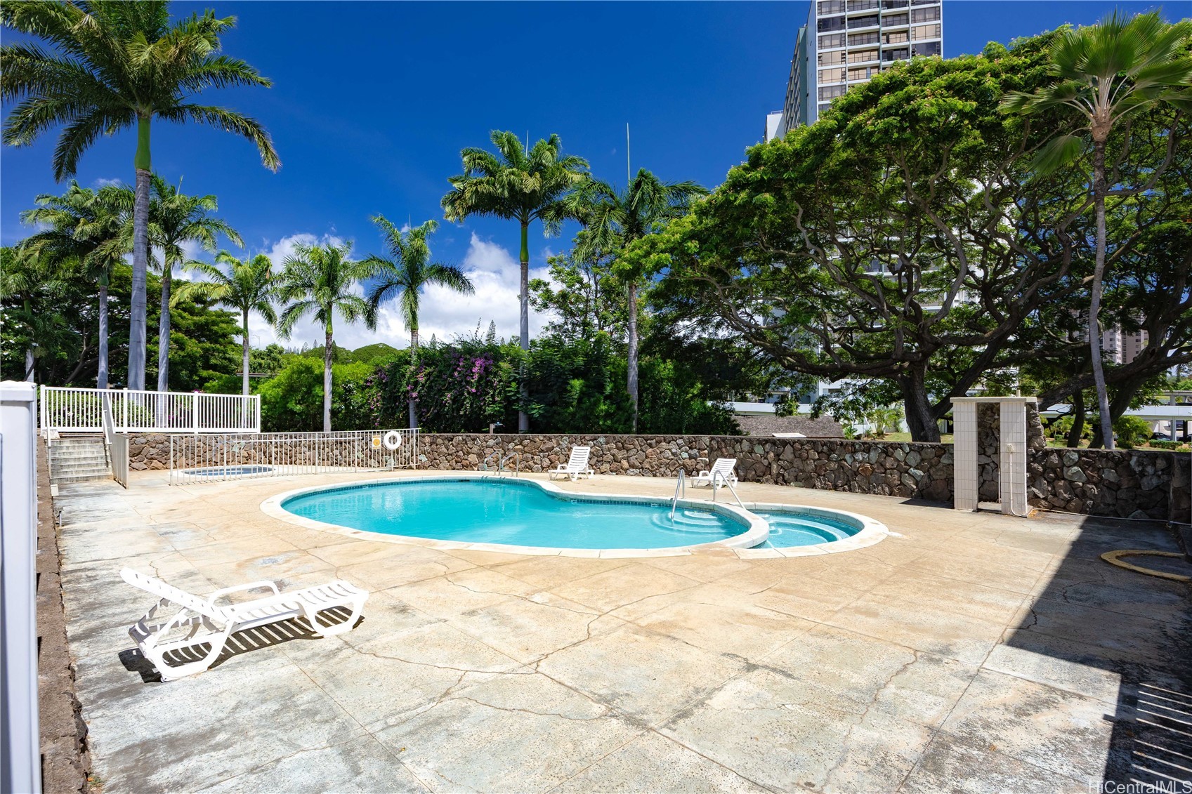 98-1032 Moanalua Road 3-305