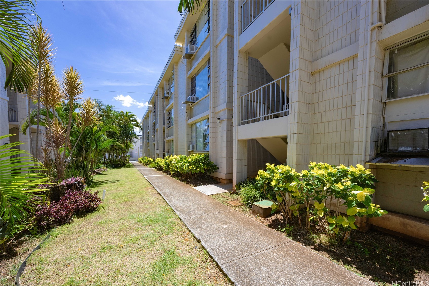 98-1032 Moanalua Road 3-305