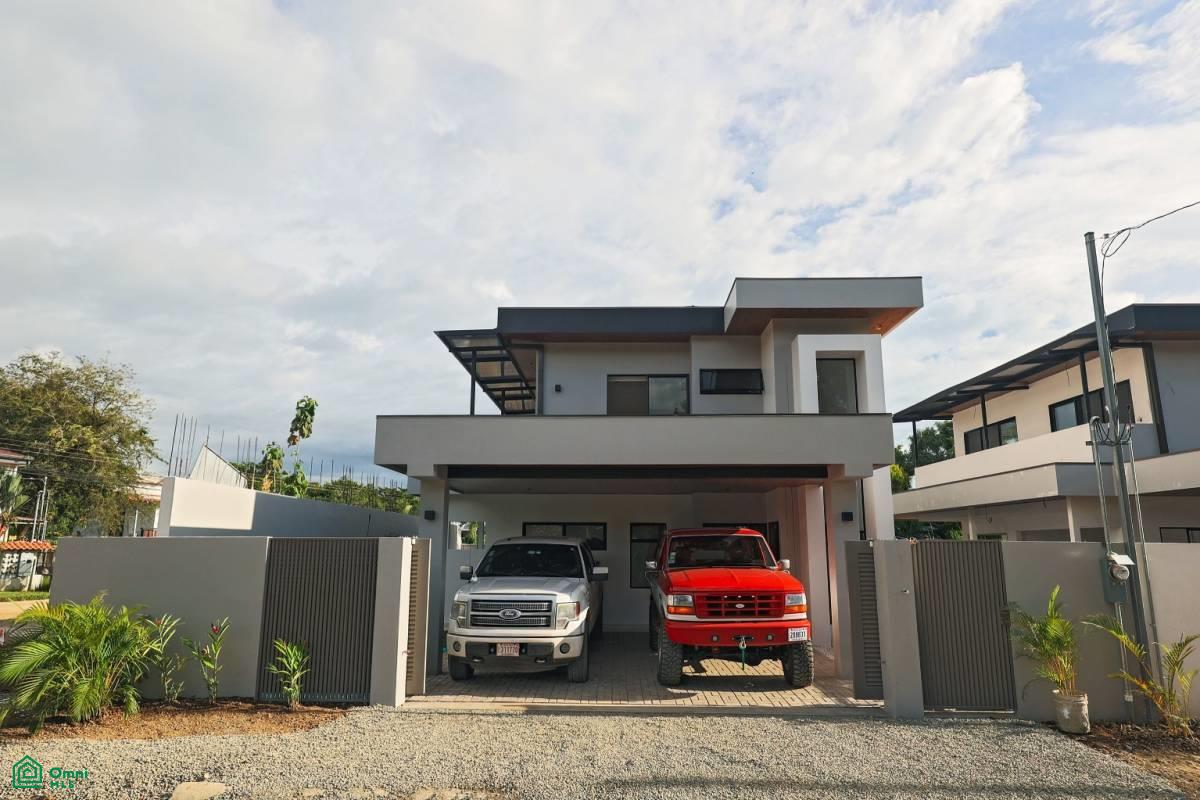 Modern 4BR Home with Private Pool | Walk to Whale Tail Beach