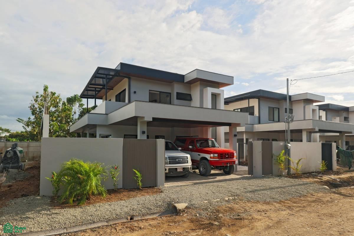 Modern 4BR Home with Private Pool | Walk to Whale Tail Beach