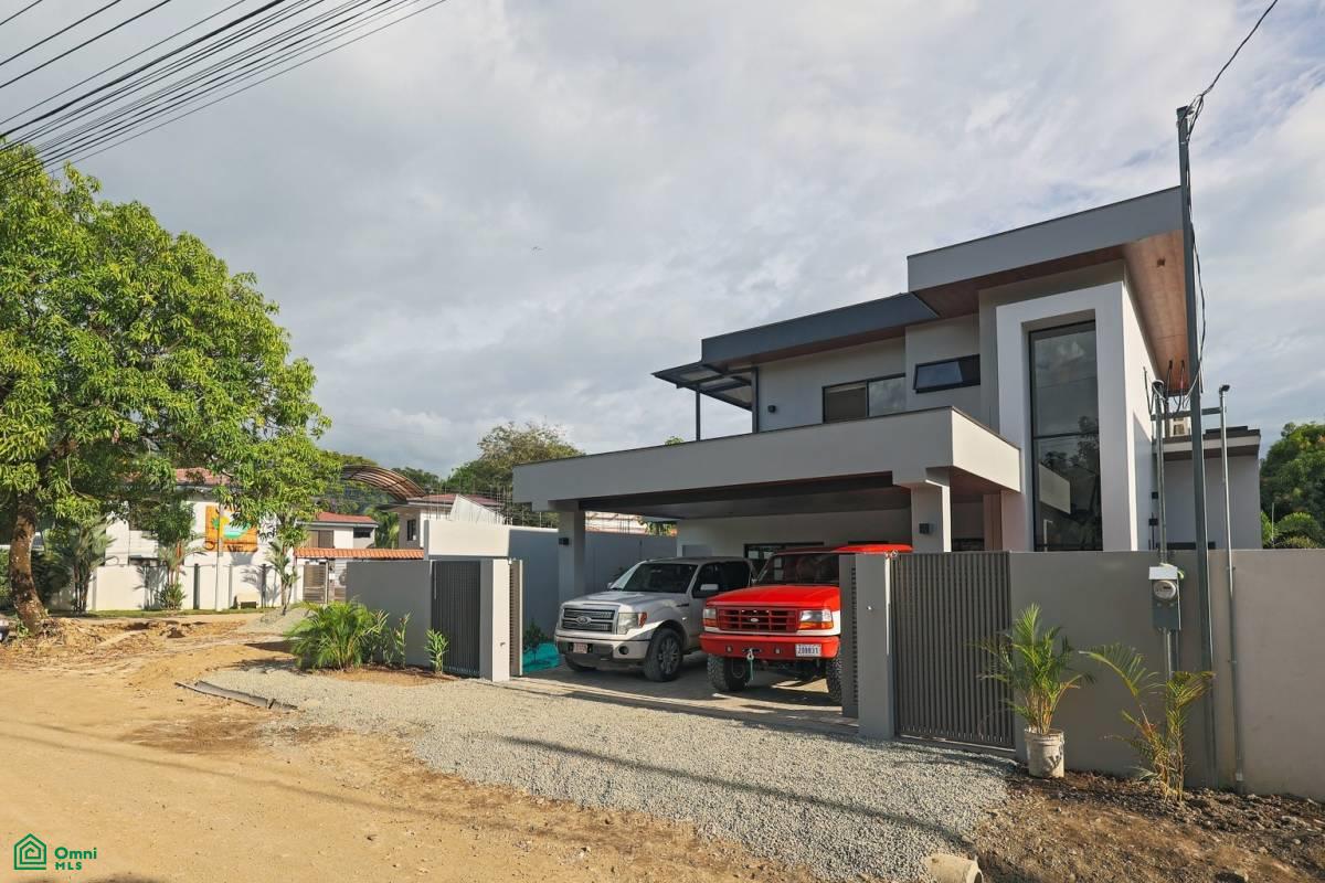 Modern 4BR Home with Private Pool | Walk to Whale Tail Beach