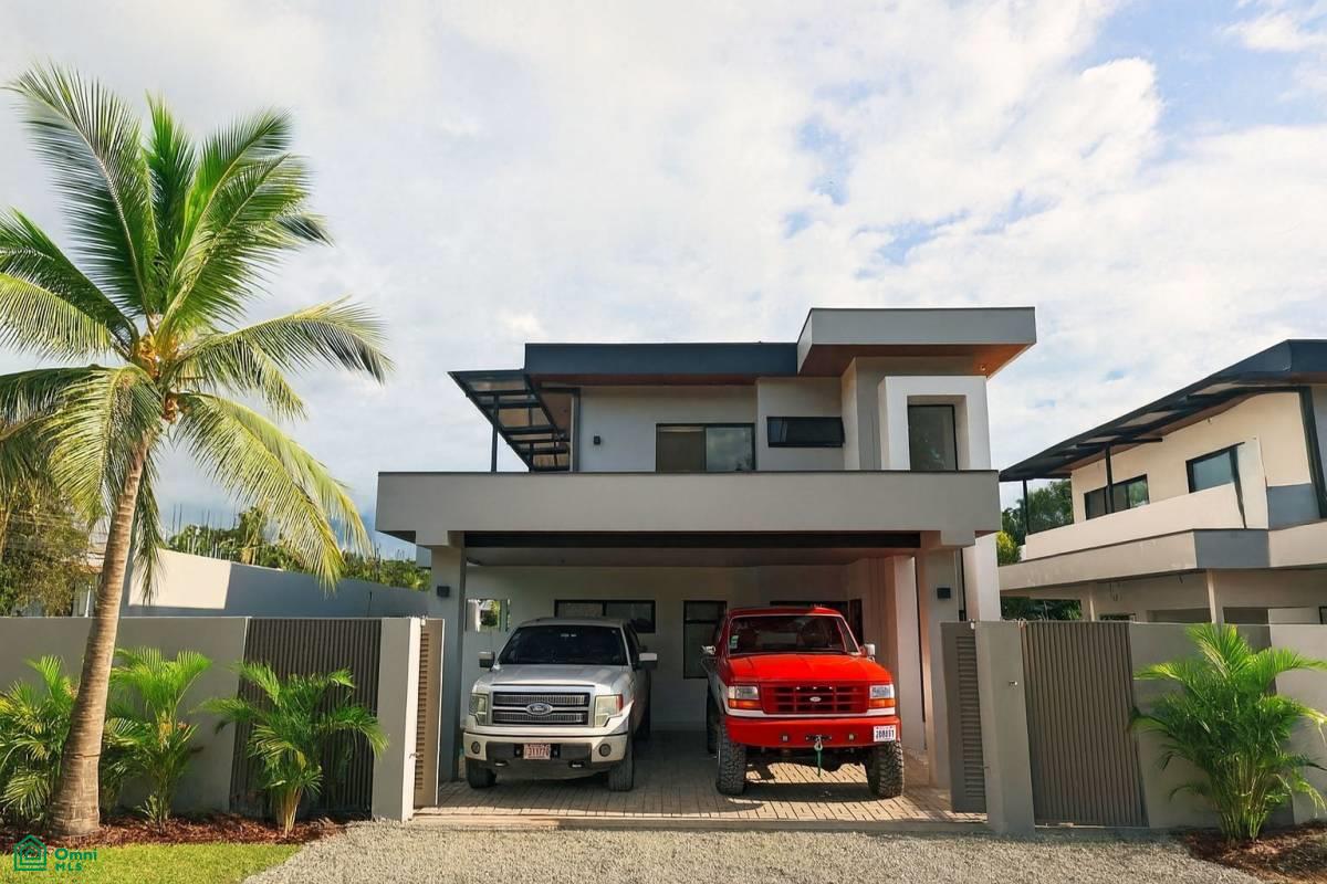 Modern 4BR Home with Private Pool | Walk to Whale Tail Beach
