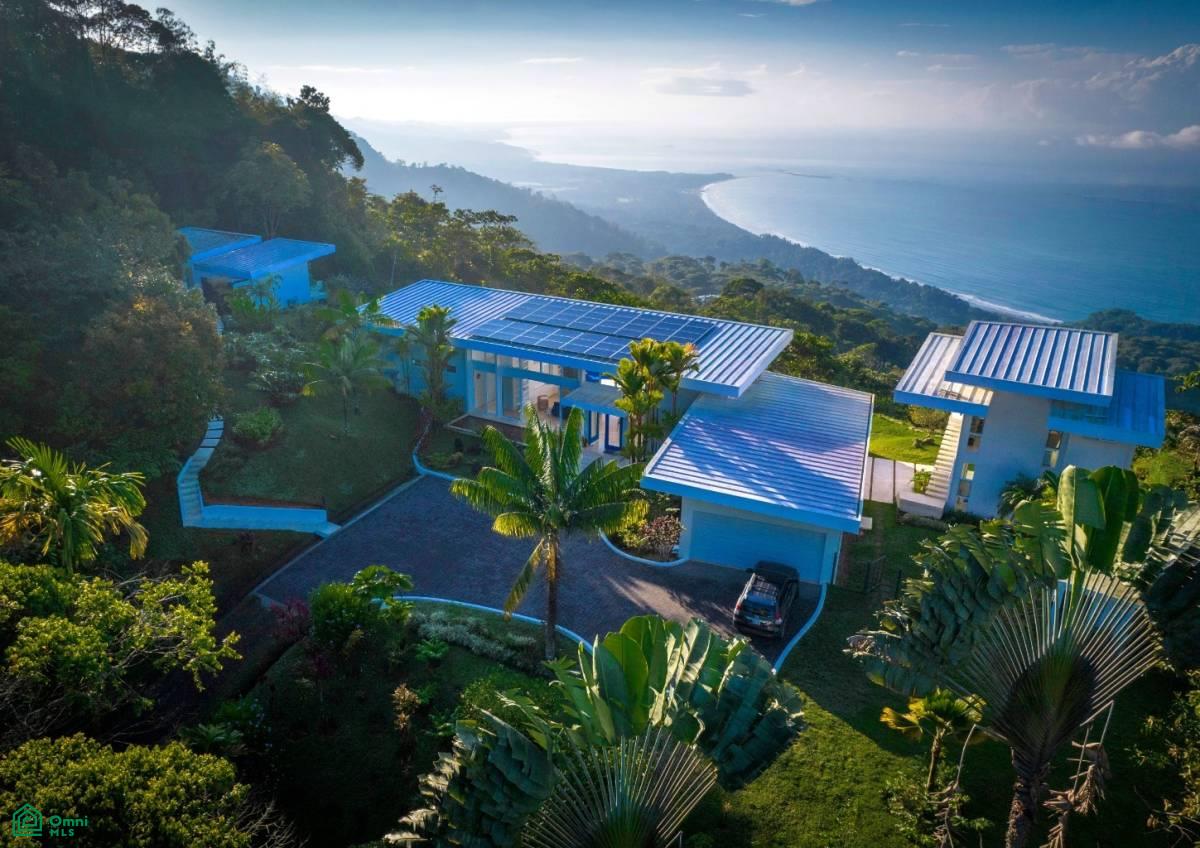 House of light , Costa Verde Estates
