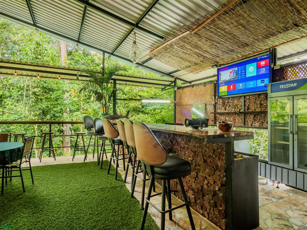 Marea Alta Restaurante | Turn-Key Restaurant for Sale with Land in Bahía Drake, Costa Rica