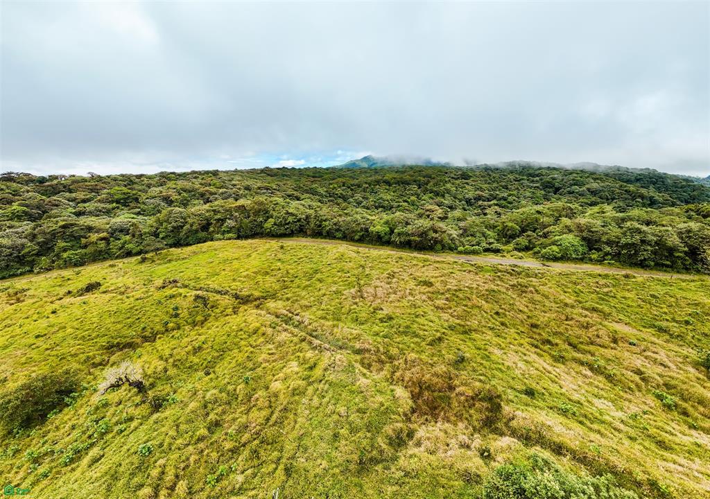 25-Acre Rainforest Conservation Property Next to Braulio Carrillo National Park – Volcano Views Near San José