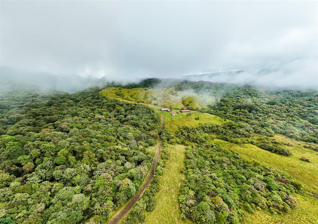 25-Acre Rainforest Conservation Property Next to Braulio Carrillo National Park – Volcano Views Near San José