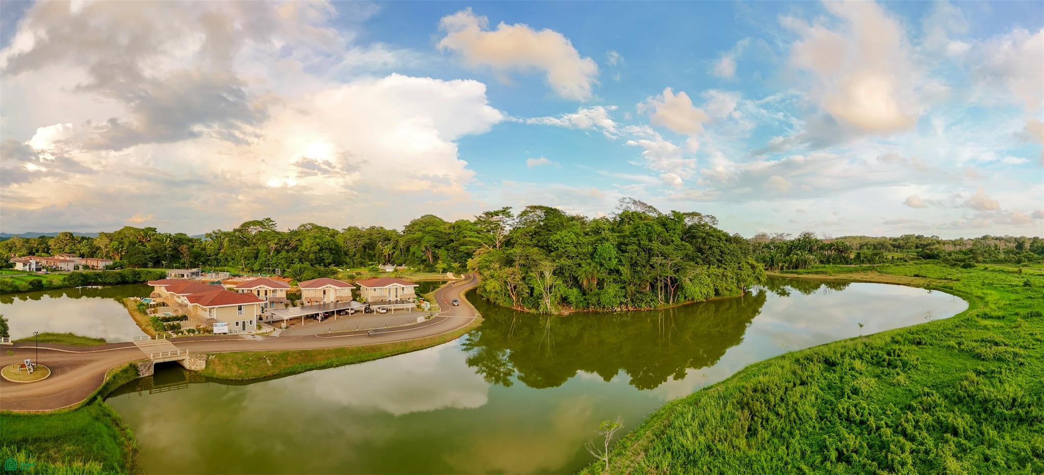 Bahia Azul- Luxury Lakefront Townhouses