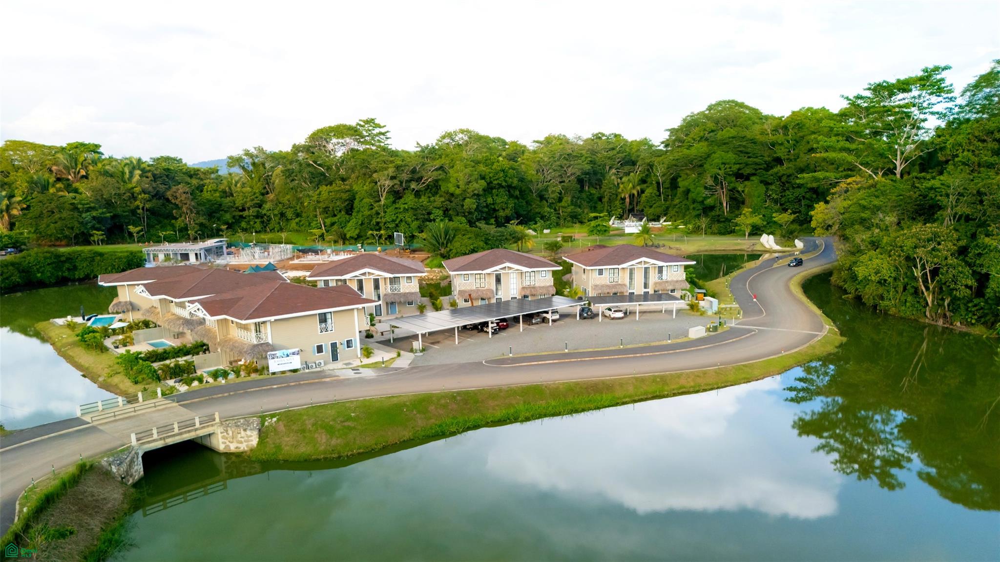 Bahia Azul- Luxury Lakefront Townhouses