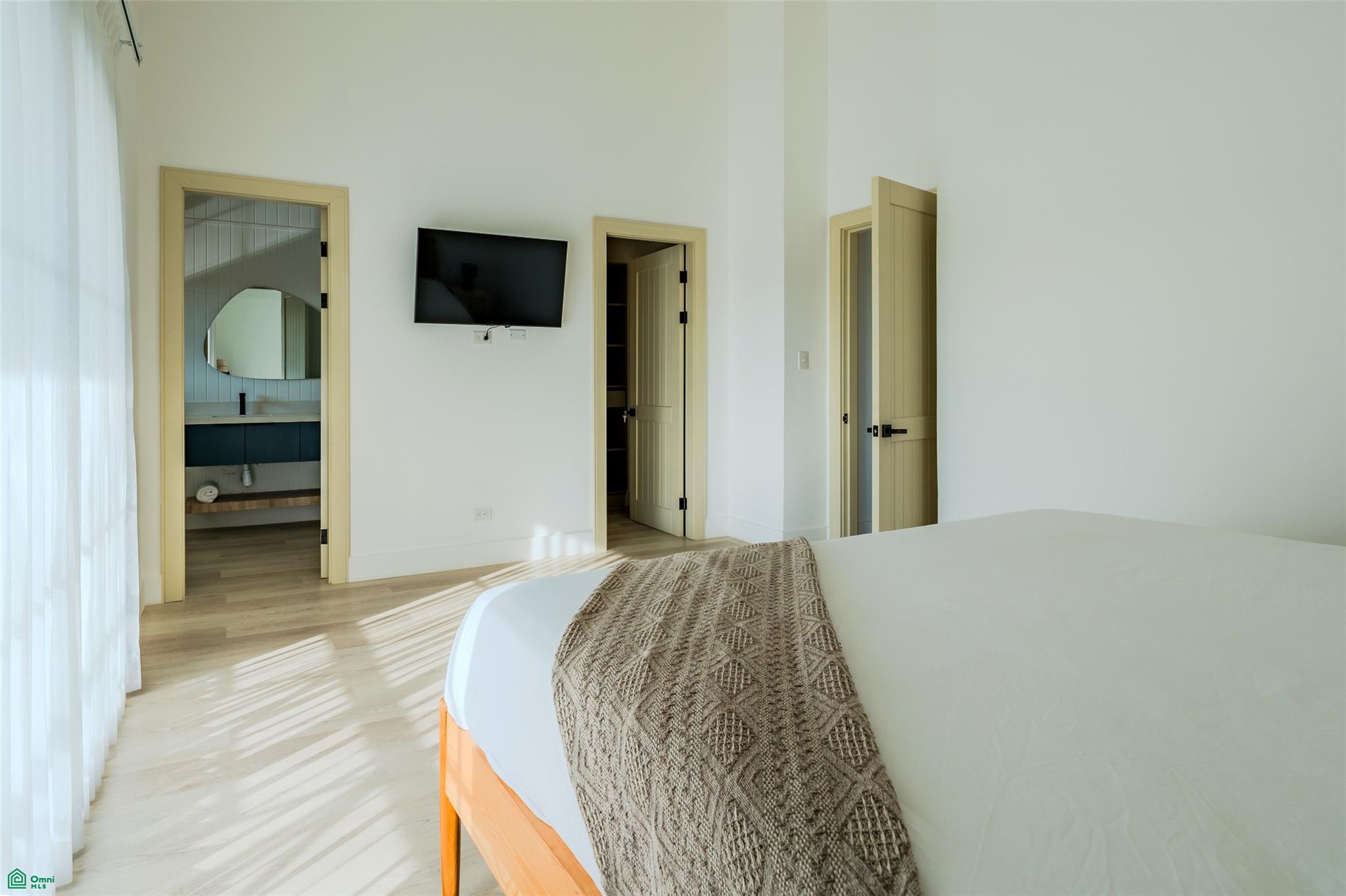 Bahia Azul- Luxury Lakefront Townhouses