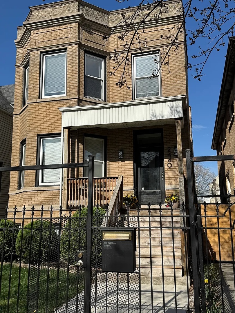 2440 N Saint Louis Avenue Unit: G