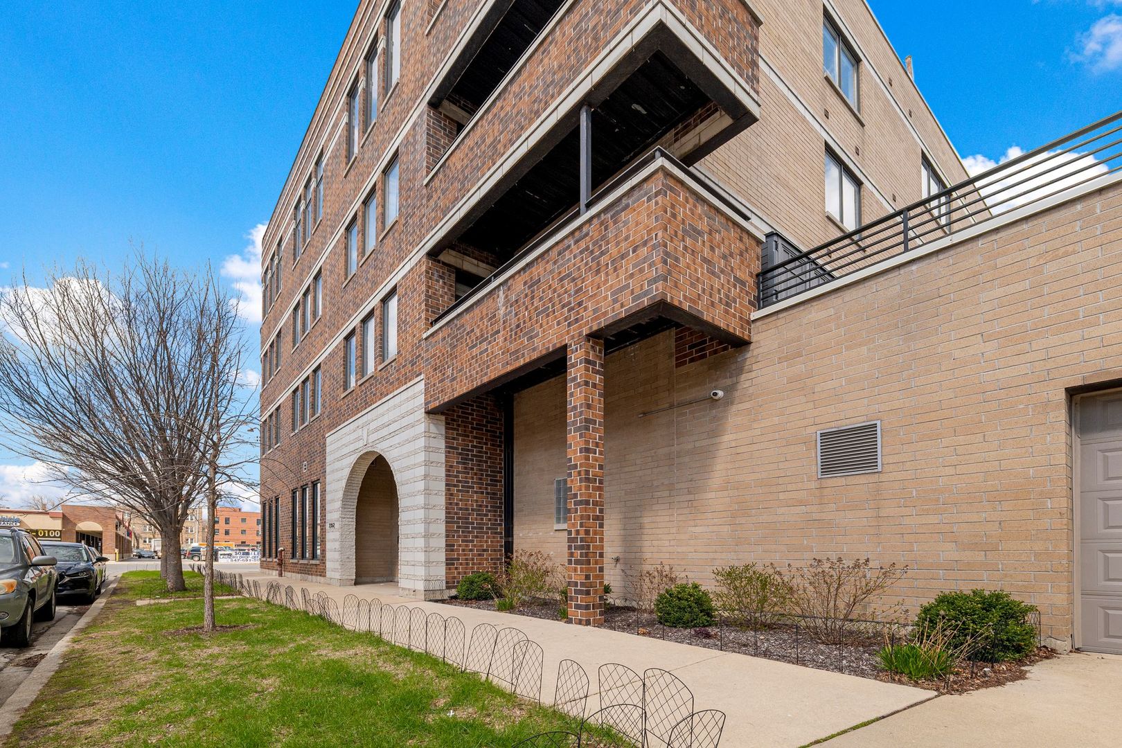 2352 W Shakespeare Avenue Unit: 2C