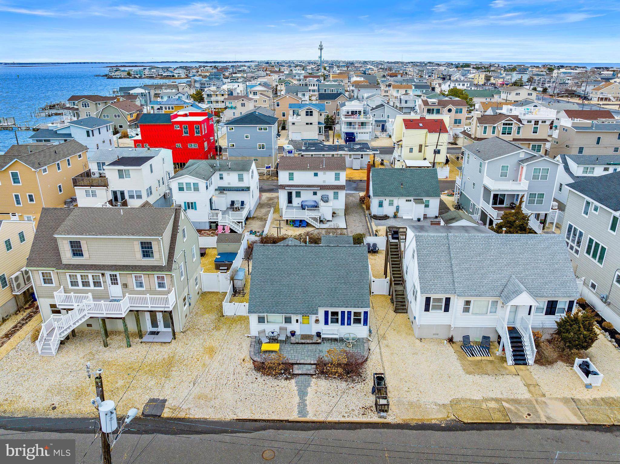 21 W SAIL BOAT LANE