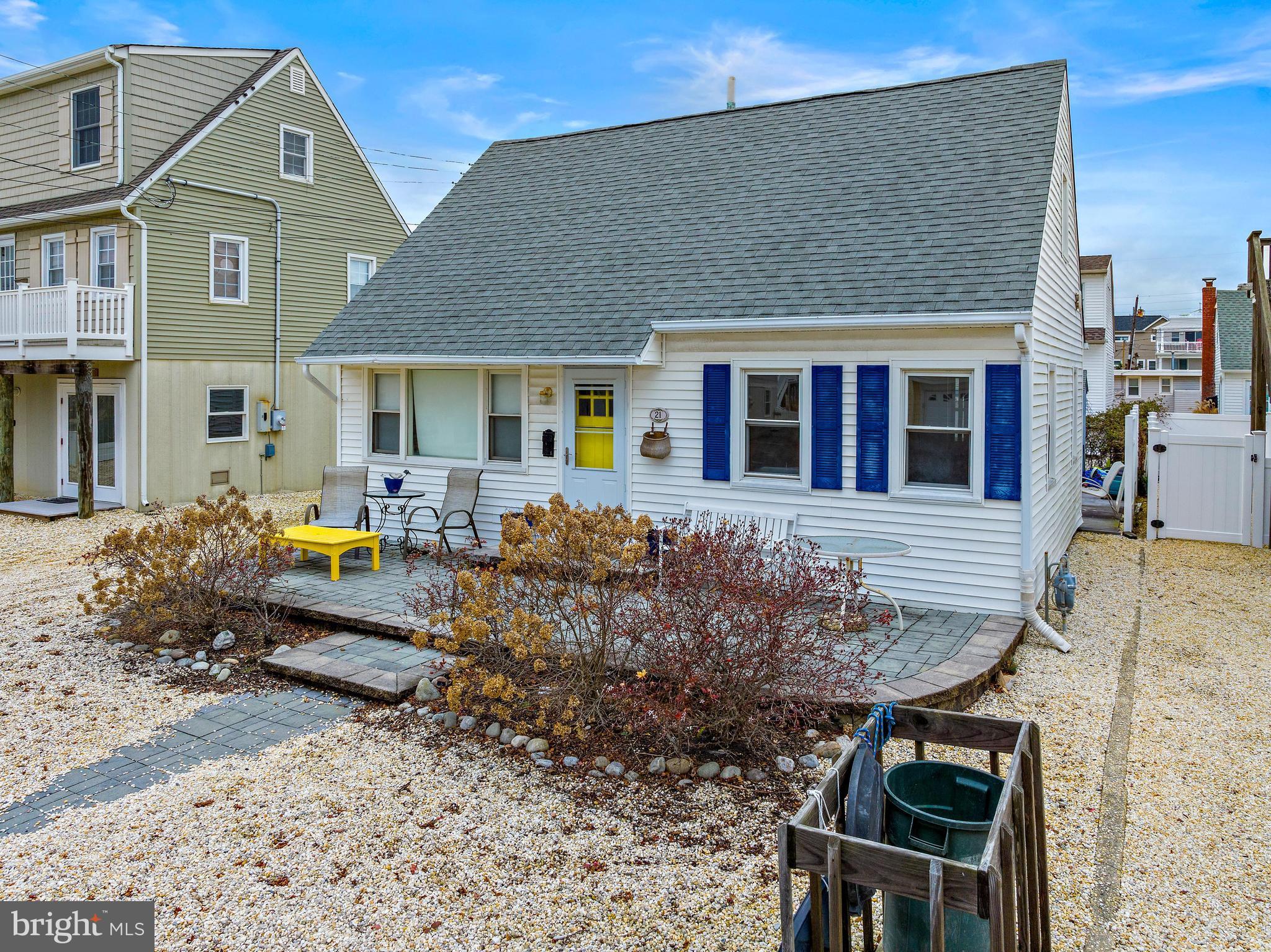 21 W SAIL BOAT LANE