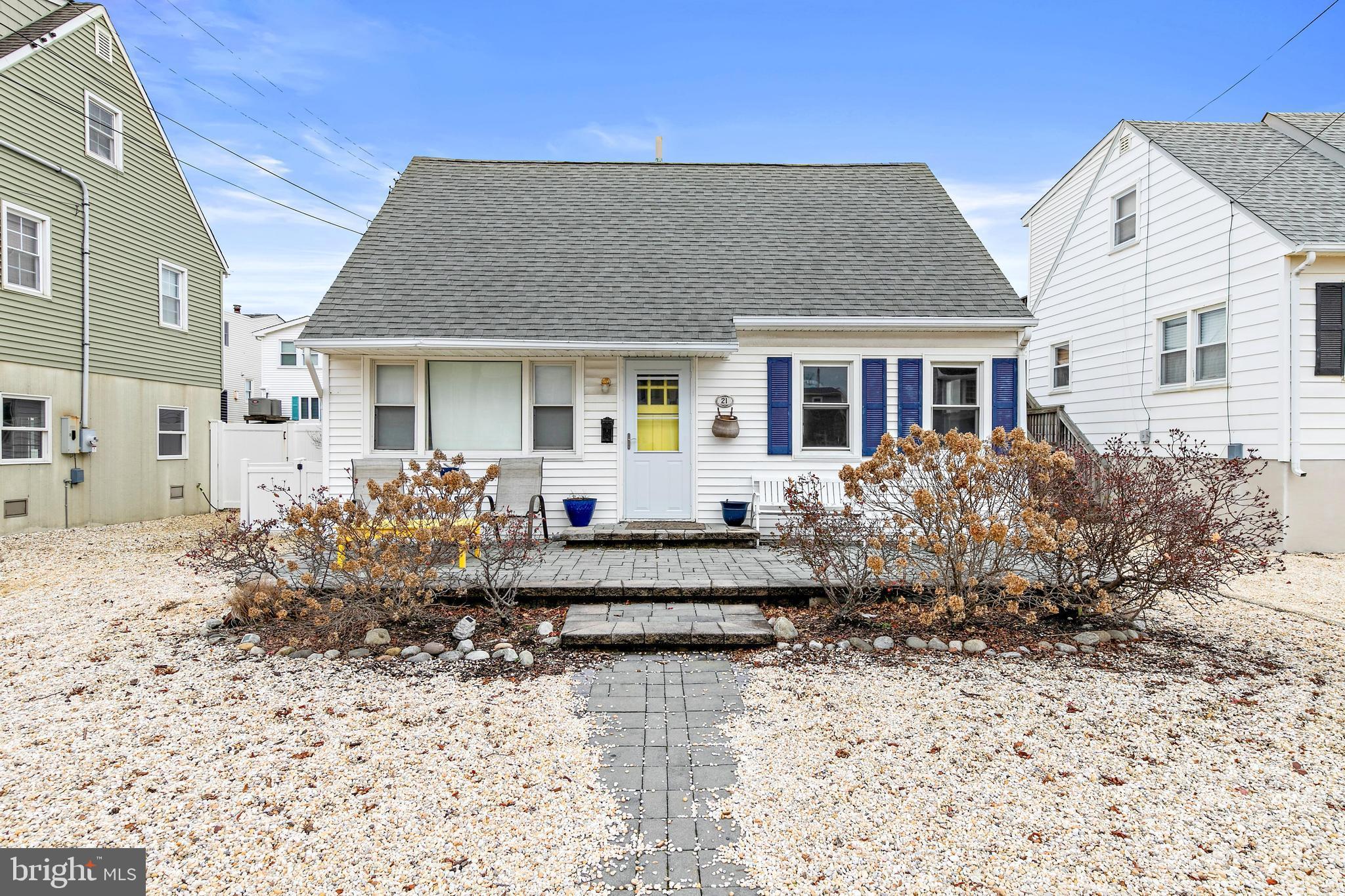 21 W SAIL BOAT LANE