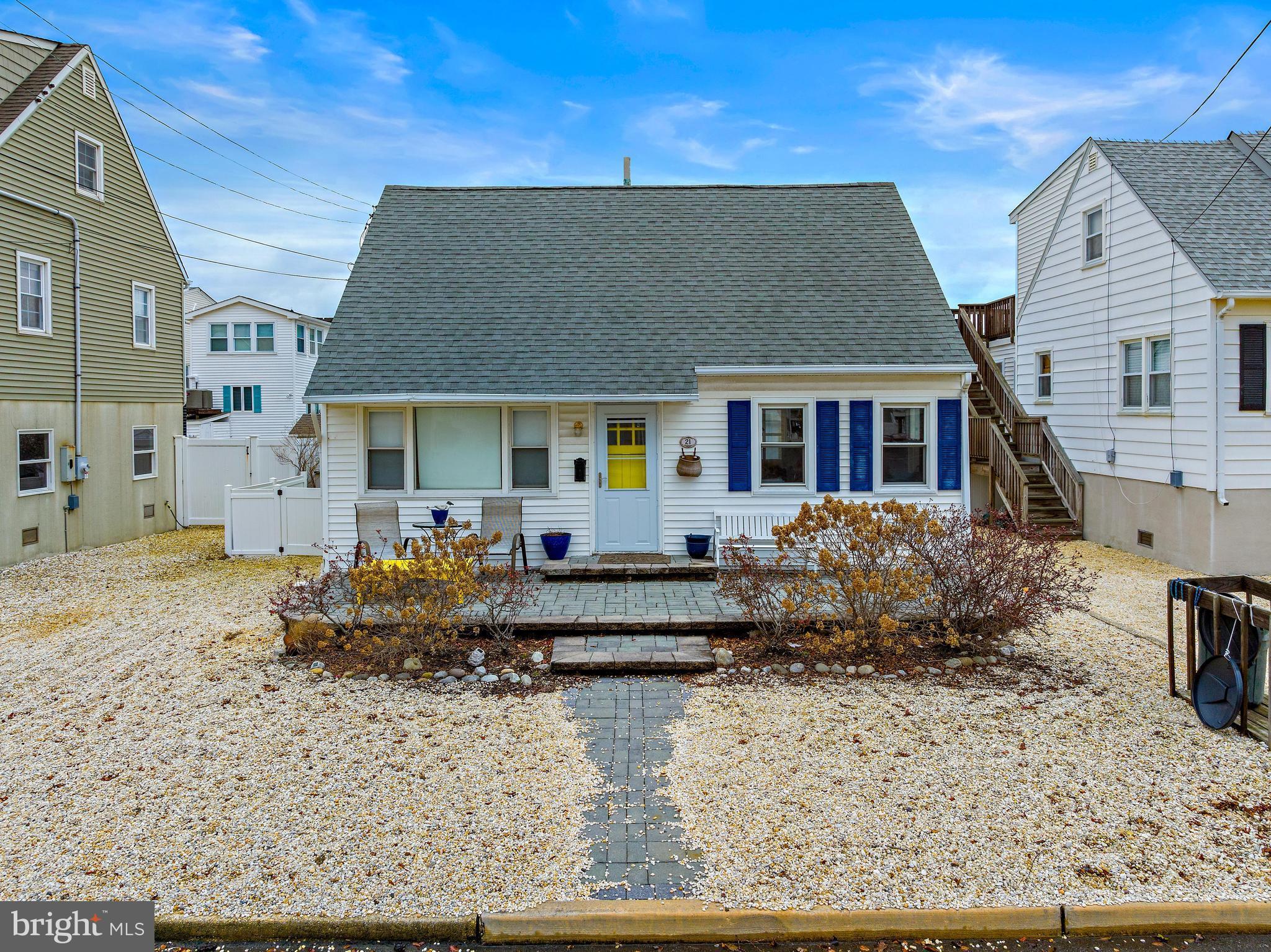 21 W SAIL BOAT LANE