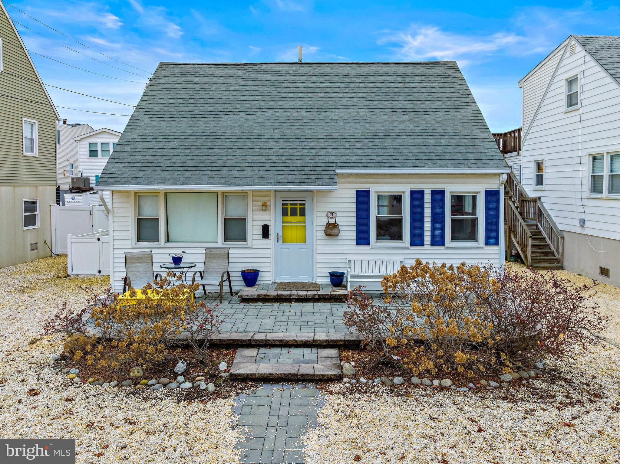 21 W SAIL BOAT LANE