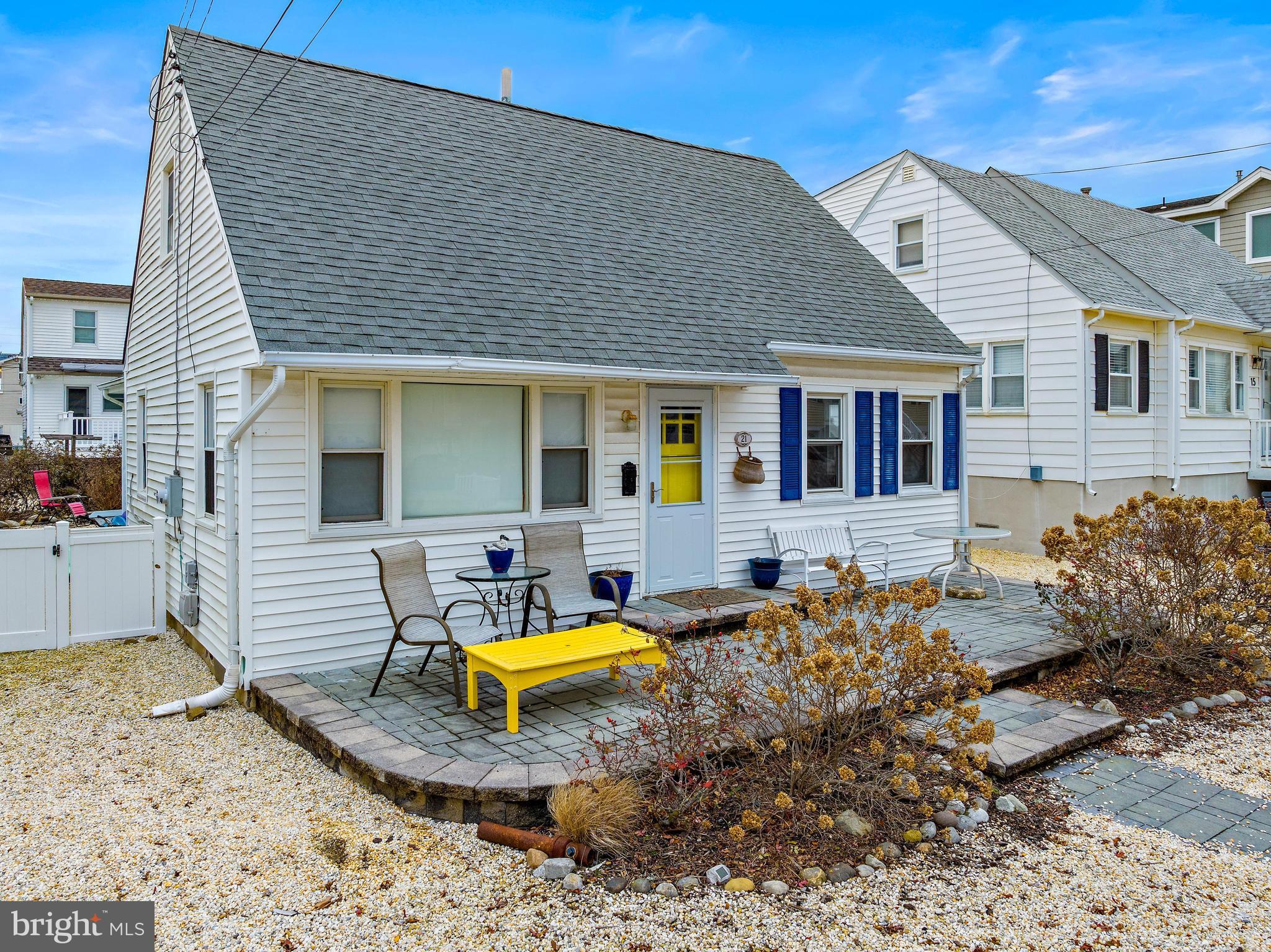 21 W SAIL BOAT LANE
