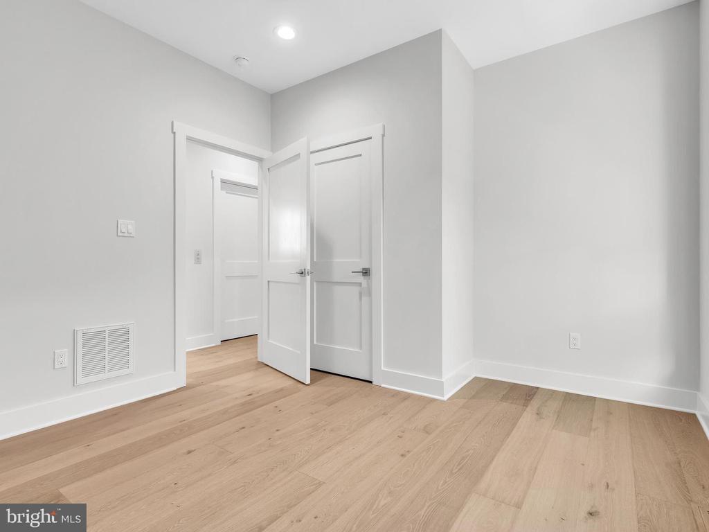 11 W MCKINLEY AVENUE