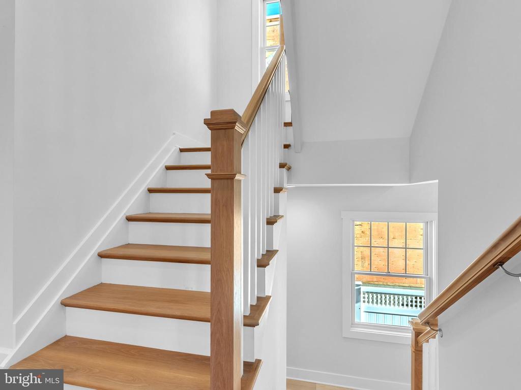 11 W MCKINLEY AVENUE