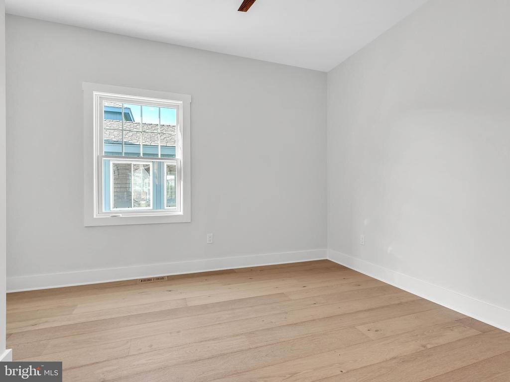 11 W MCKINLEY AVENUE