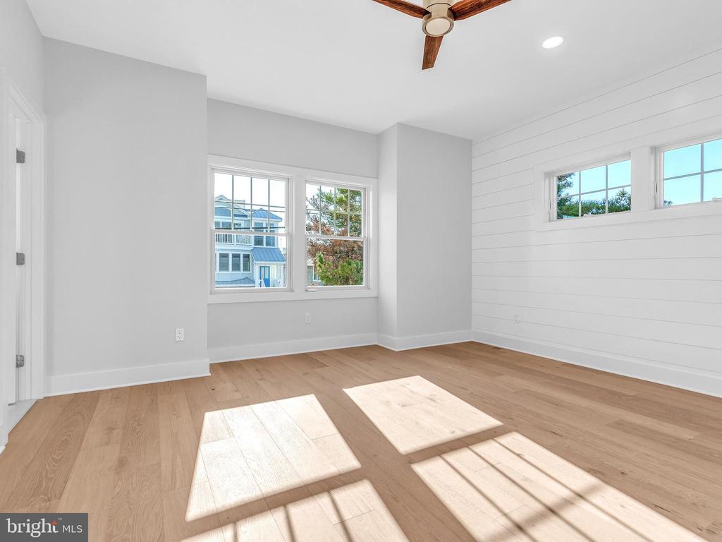 11 W MCKINLEY AVENUE