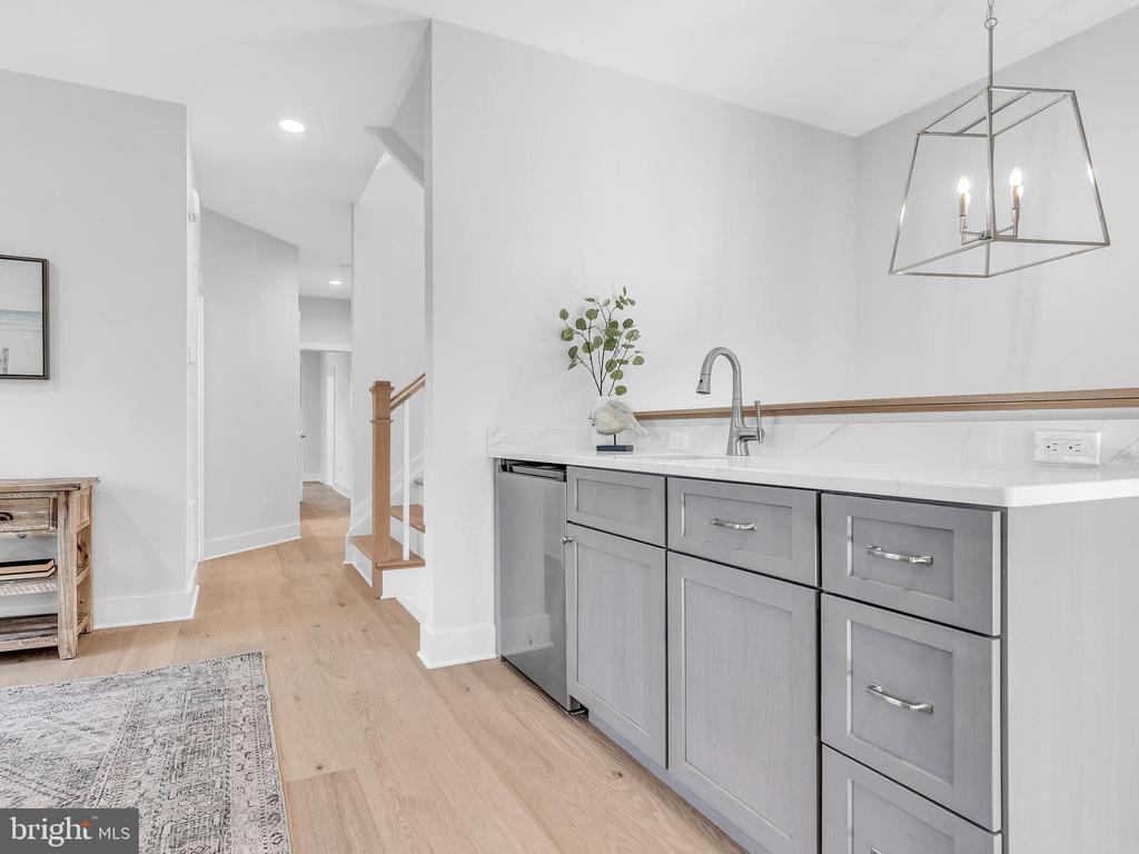 11 W MCKINLEY AVENUE