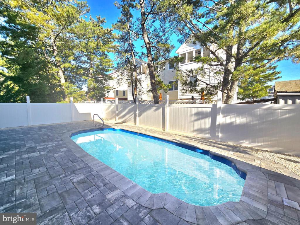 11 W MCKINLEY AVENUE