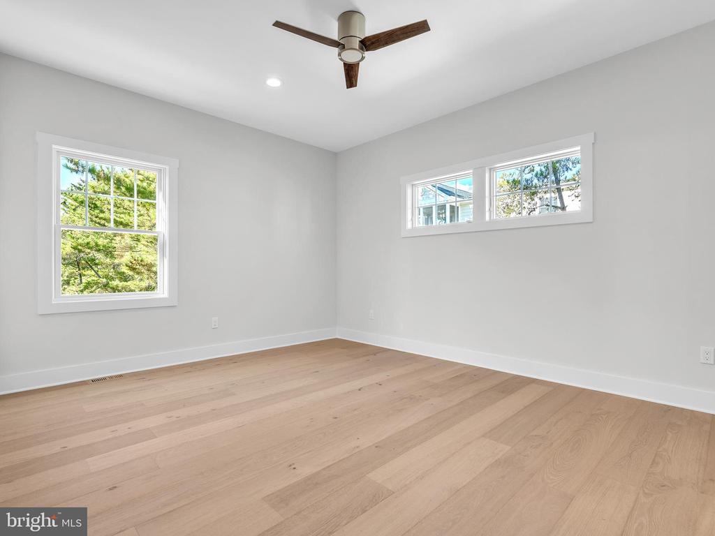 11 W MCKINLEY AVENUE