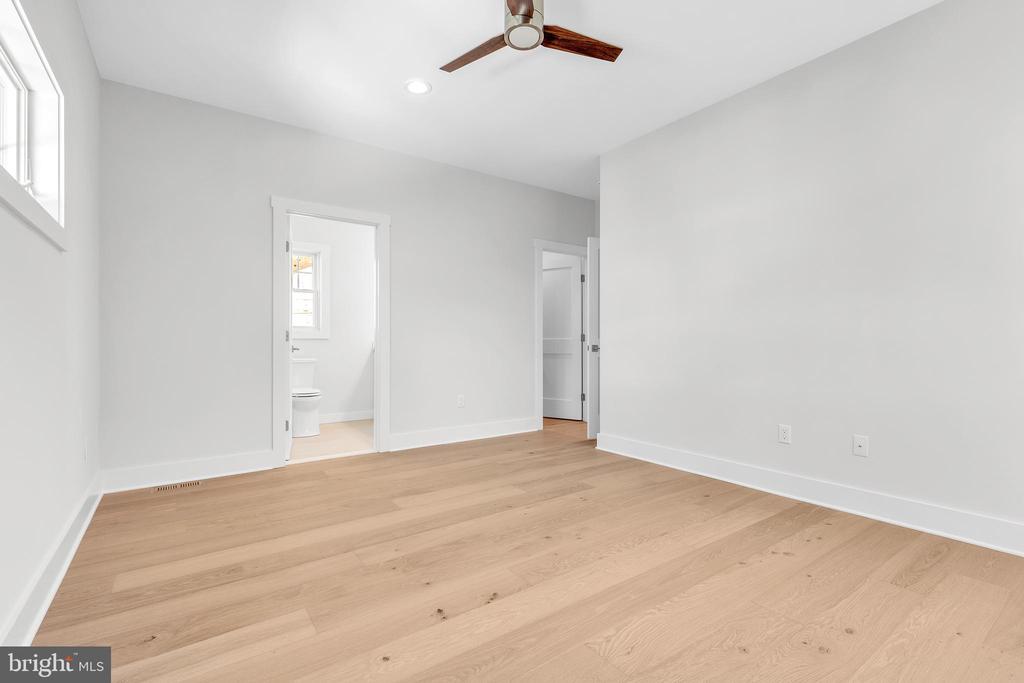 11 W MCKINLEY AVENUE