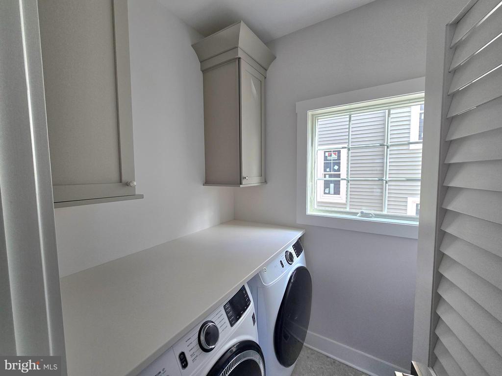 11 W MCKINLEY AVENUE