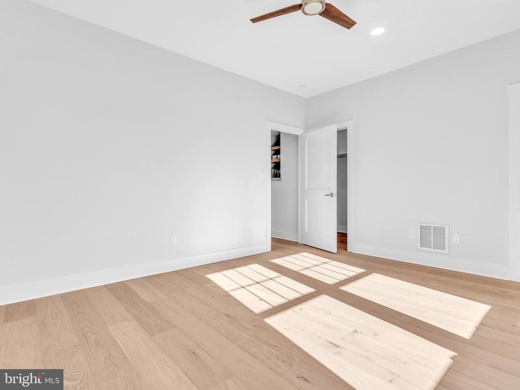 11 W MCKINLEY AVENUE