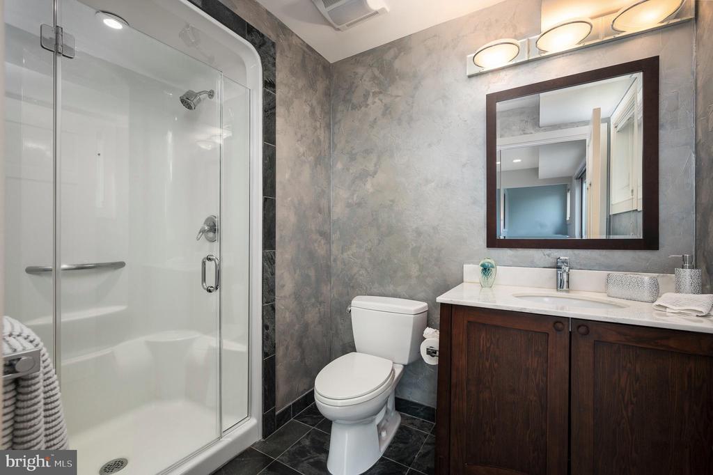 1109-B LONG BEACH BOULEVARD