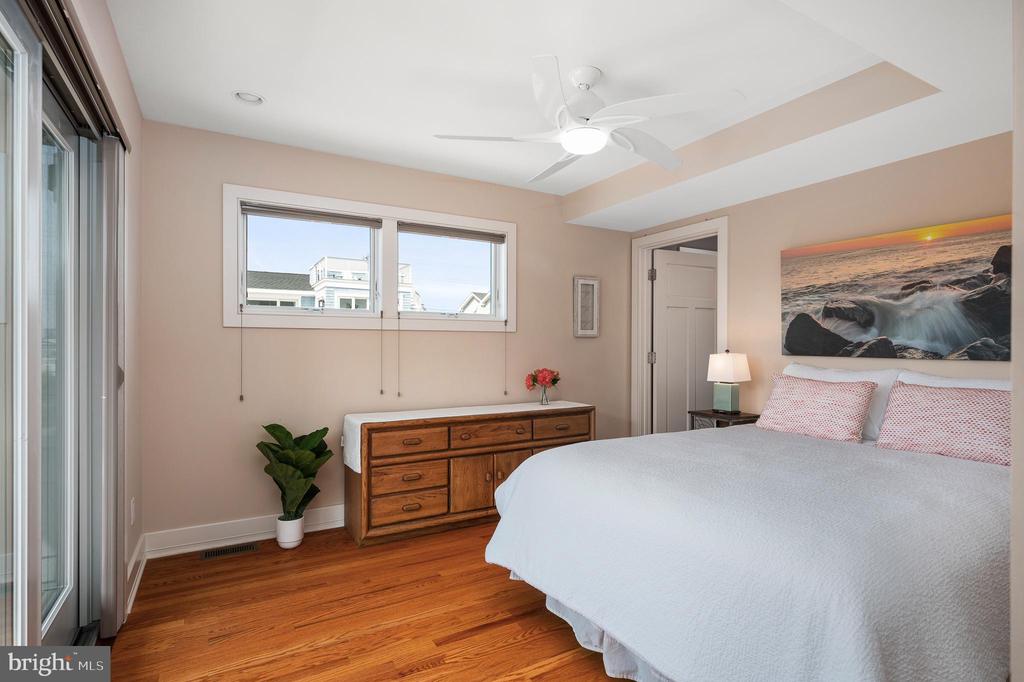 1109-B LONG BEACH BOULEVARD