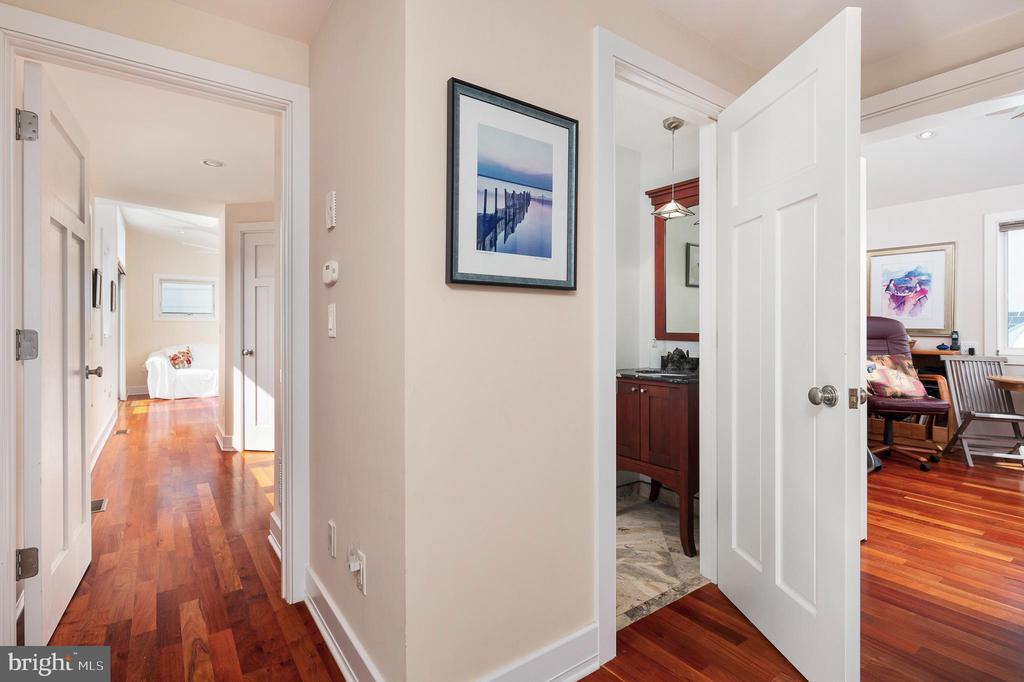 1109-B LONG BEACH BOULEVARD