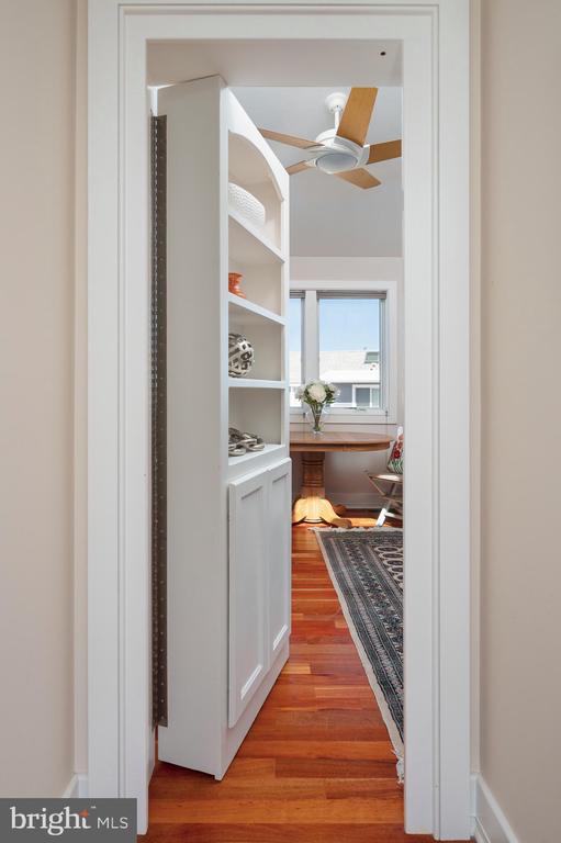 1109-B LONG BEACH BOULEVARD