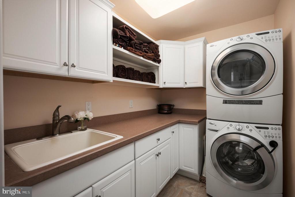 1109-B LONG BEACH BOULEVARD