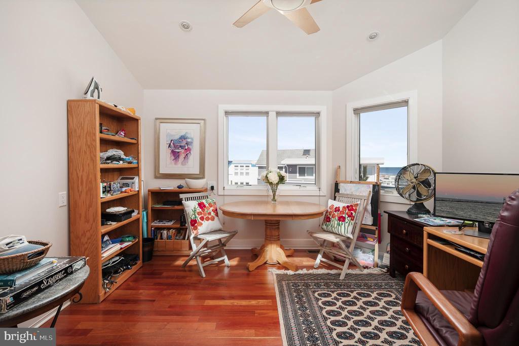 1109-B LONG BEACH BOULEVARD