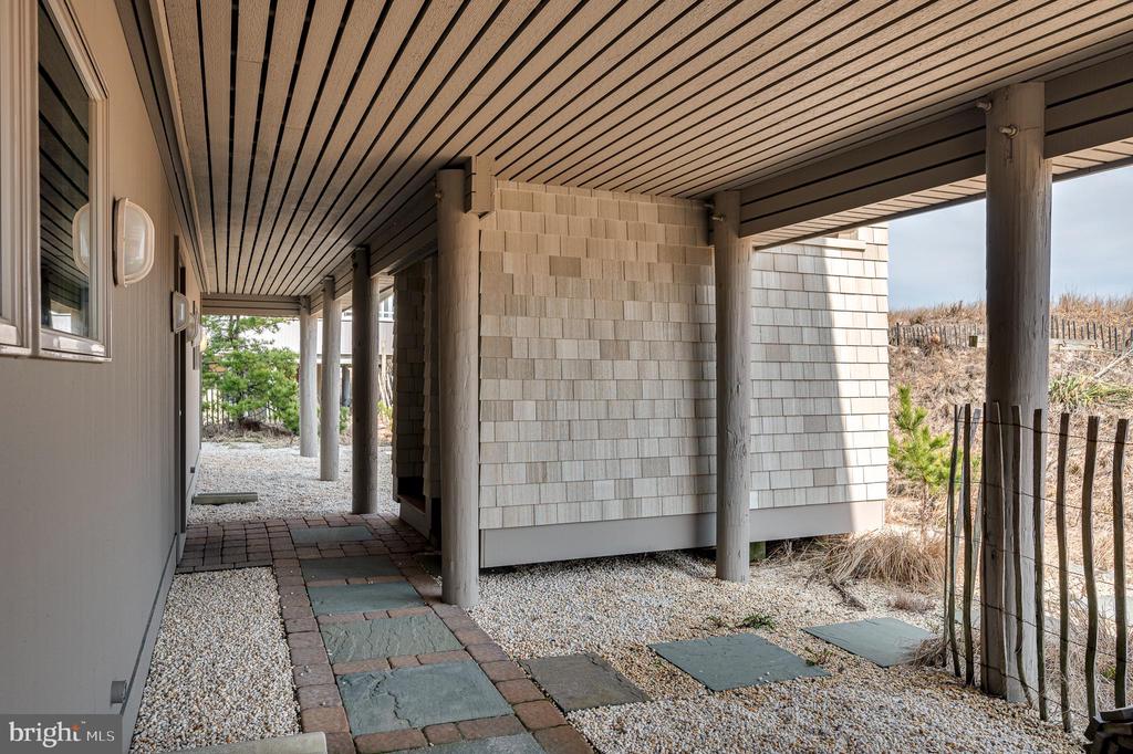 1109-B LONG BEACH BOULEVARD