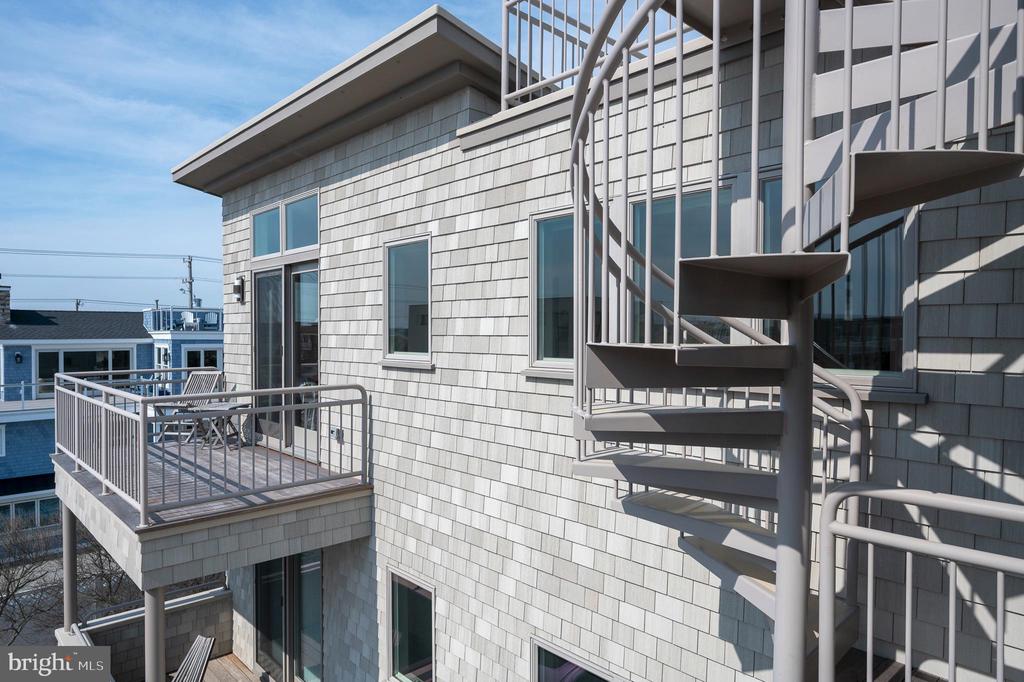 1109-B LONG BEACH BOULEVARD