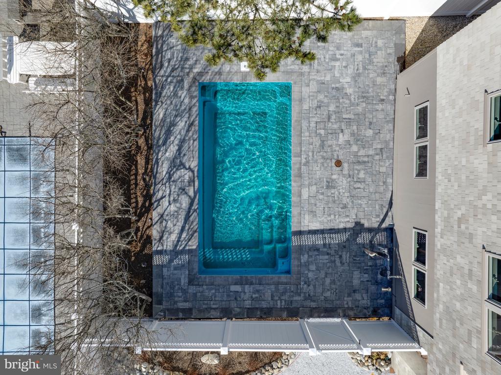 1109-B LONG BEACH BOULEVARD