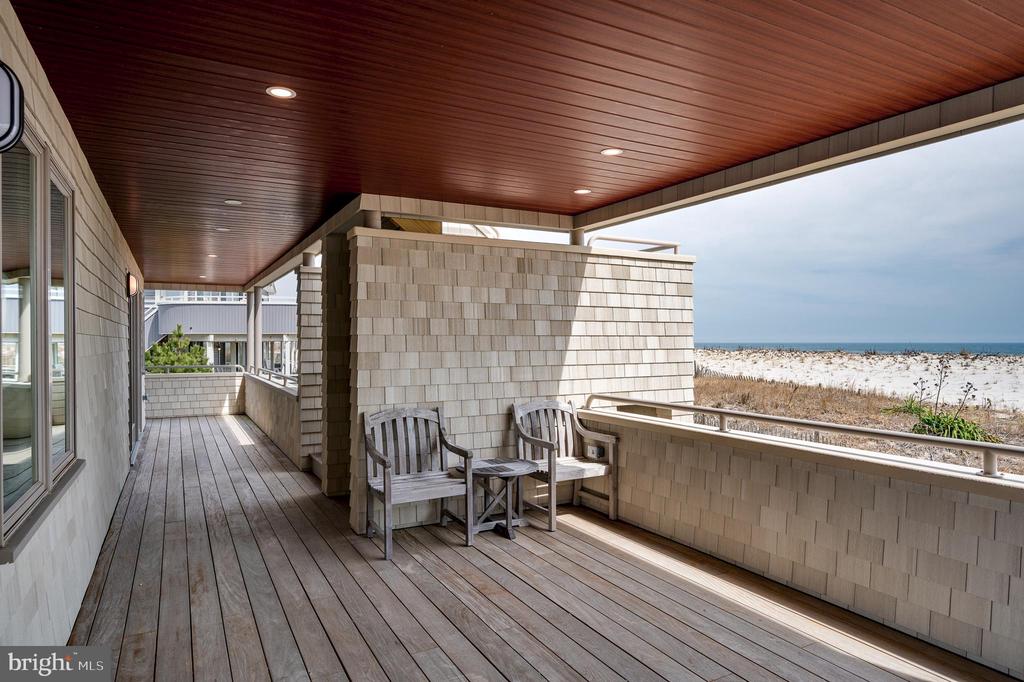 1109-B LONG BEACH BOULEVARD