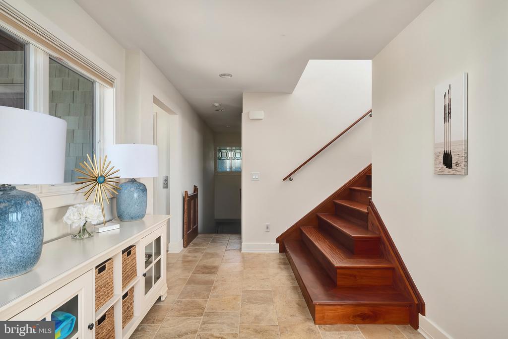 1109-B LONG BEACH BOULEVARD